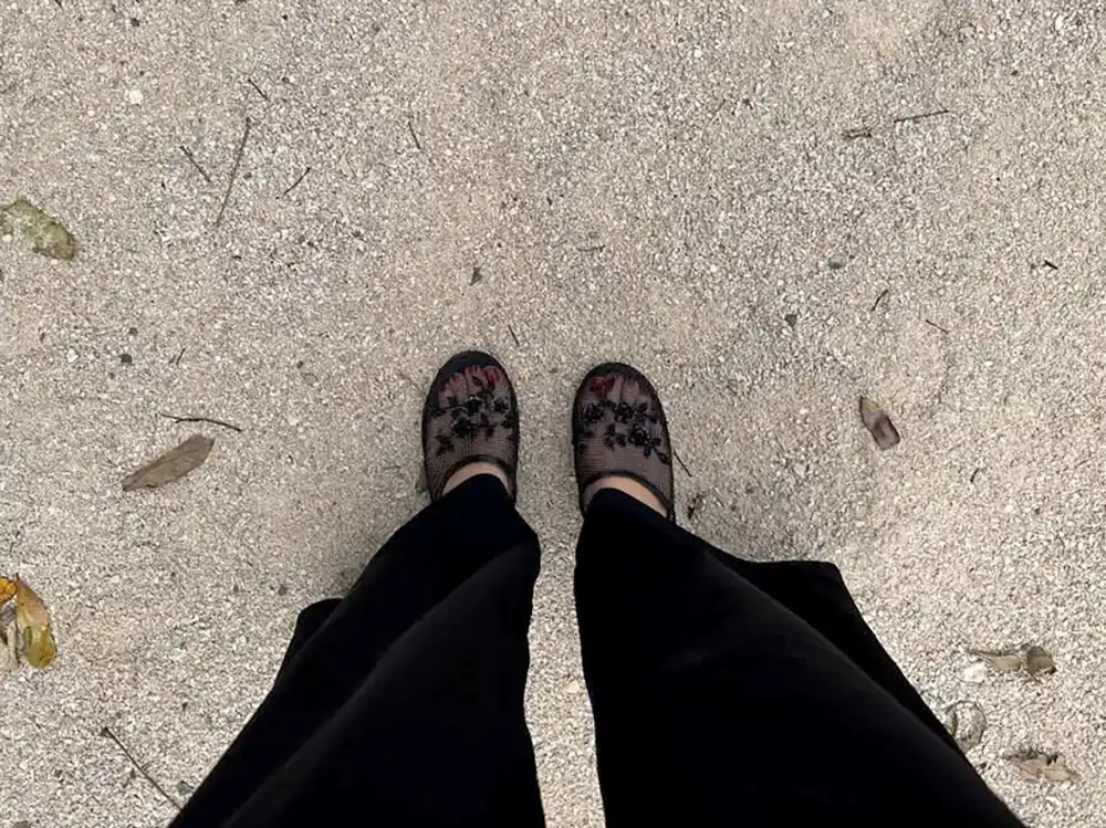 Kendall Jenner Elevates the Affordable Slide With a Polished Pedi