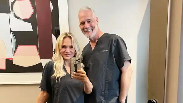 Mark Anderson Celebrates Girlfriend Barbara Alyn Woods
