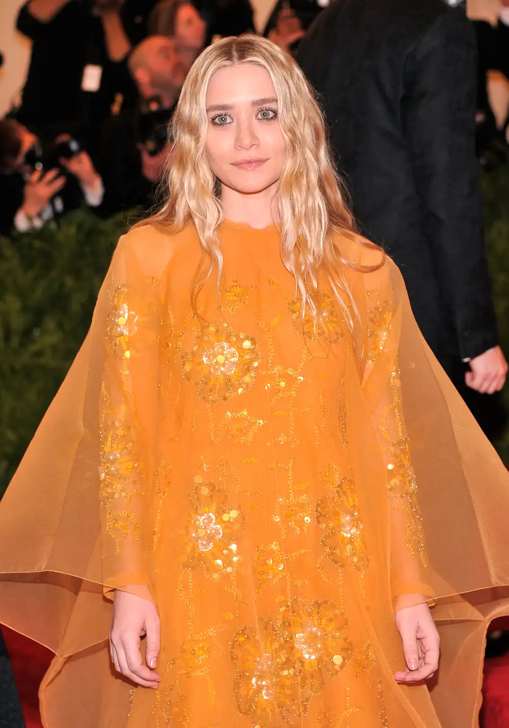 Mary-Kate and Ashely Olsen's Hairstylist on The Individual Secrets To Each of Their Signature Waves