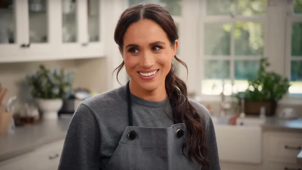 Meghan Markle Says That Her Last Name Is Now Sussex to Mindy Kaling in Netflix Show
