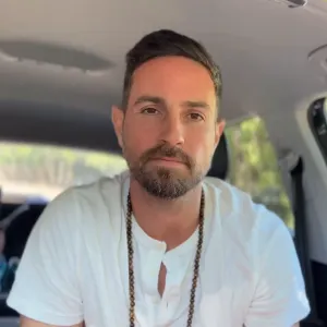 Michael Jackson s Leaving Neverland Accusers Want to Hold His Team Accountable in New Documentary