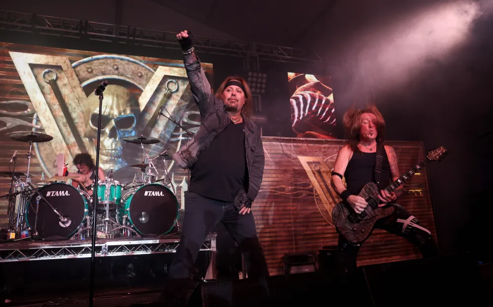 Motley Crue s Vince Neil Confirms Surgery Postpones Concerts