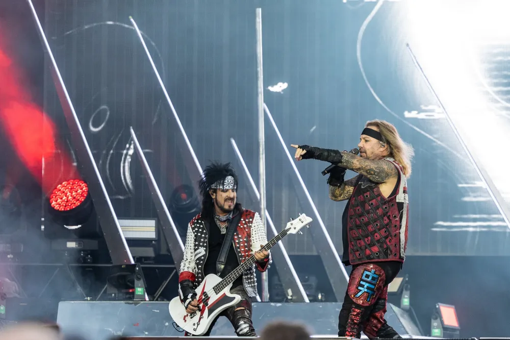 Motley Crue s Vince Neil Confirms Surgery Postpones Concerts