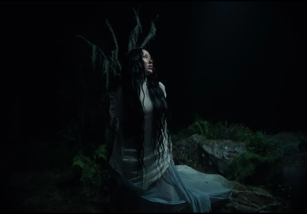 Noah Cyrus Drops New Song Based on Family Dynamic After Alleged Drama With Parents Siblings d