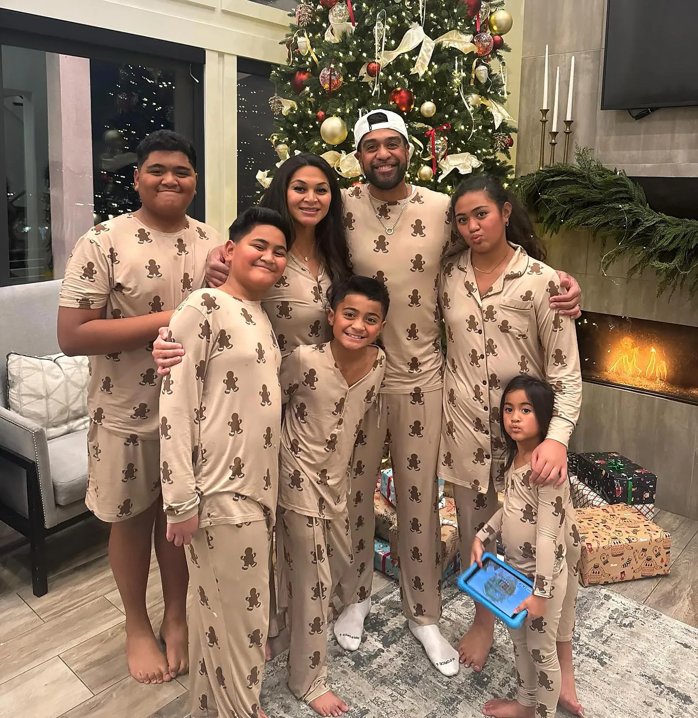 Pro Golfer Tony Finaus Family Guide Wife Layna Finau and Their 6 Kids