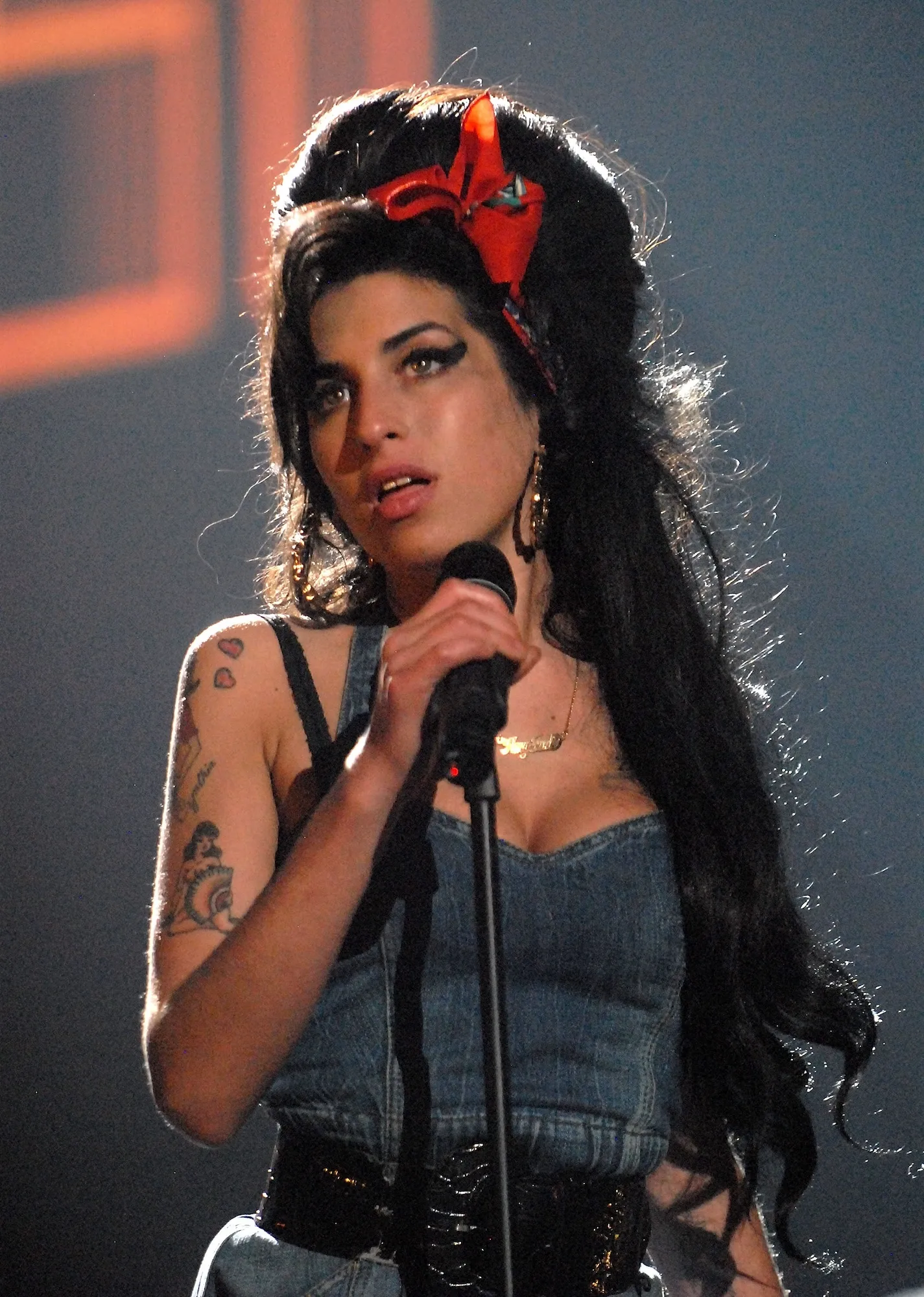 Rethinking Amy Winehouse s 2011 Death and Struggle With Alcohol Eating Disorder and Depression