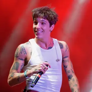 Role Model Recalls Lesbian Couple Asking Him to Be Their Sperm Donor at Concert I Was Flattered