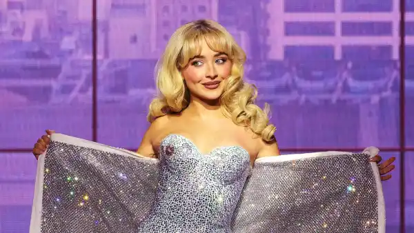 Sabrina Carpenter s Wildest Juno Positions The Eiffel Tower London Bridge and More 569