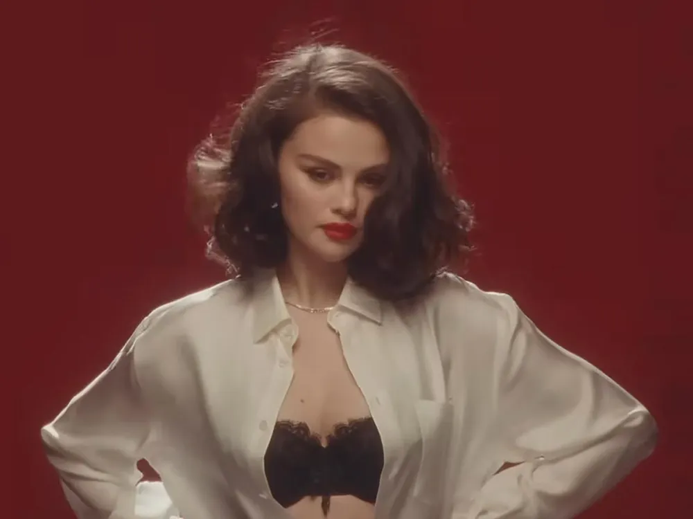 Selena Gomez and Benny Blancos First Date Night Style Hints in New Music Video