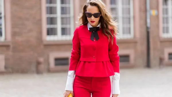 The Most Flattering Tops For Bloating