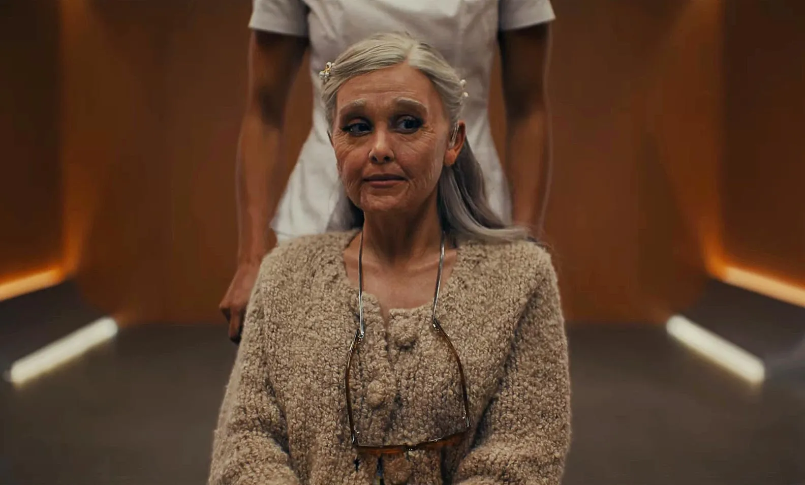 This A List Singer Transforms Into a Grandma See Her Transformation Ariana Grande 118