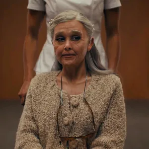 This A List Singer Transforms Into a Grandma See Her Transformation Ariana Grande 118