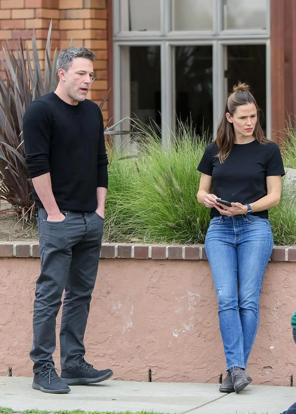 Whats Going on Between Exes Ben Affleck and Jennifer Garner