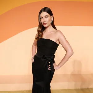 Hailey Bieber Attends 2025 Vanity Fair Oscar Party Without Justin Bieber