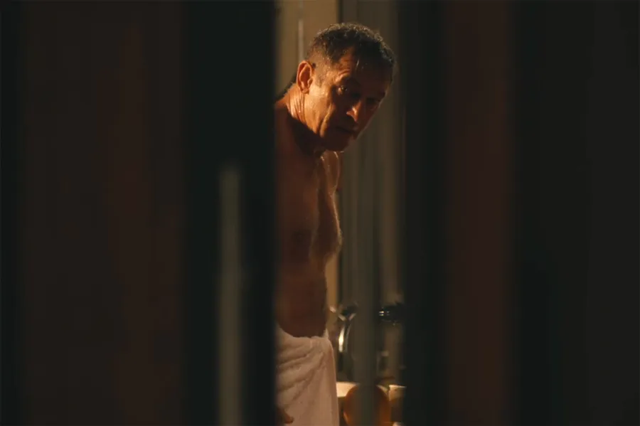 Jason Isaacs Jokes He Mentions Full Frontal Scenes in Every Show Contract After The White Lotus