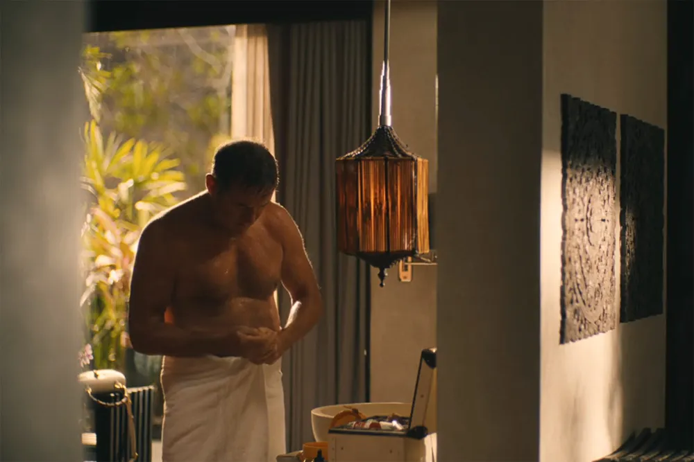 Jason Isaacs Jokes He Mentions Full Frontal Scenes in Every Show Contract After The White Lotus