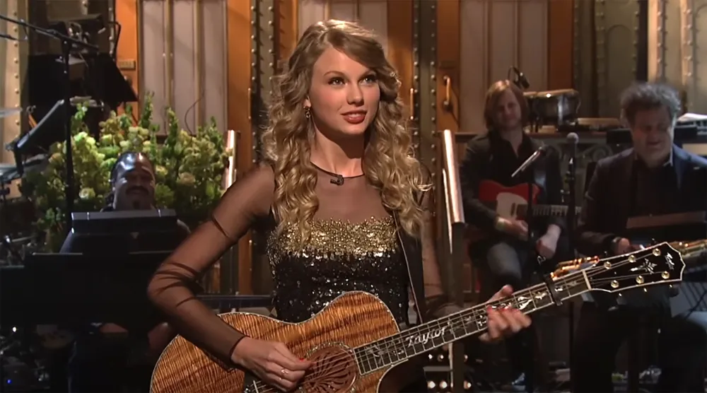 Jason Sudeikis Says 1 of His Top SNL Sketches Almost Aired When A Young Taylor Swift Hosted