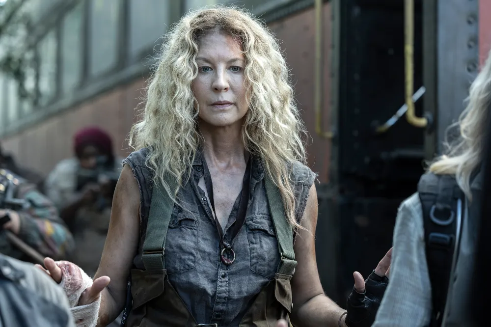 Jenna Elfman Recalls Minnie Driver Helping Her Through Embarrassing Moment on Grosse Pointe Blank