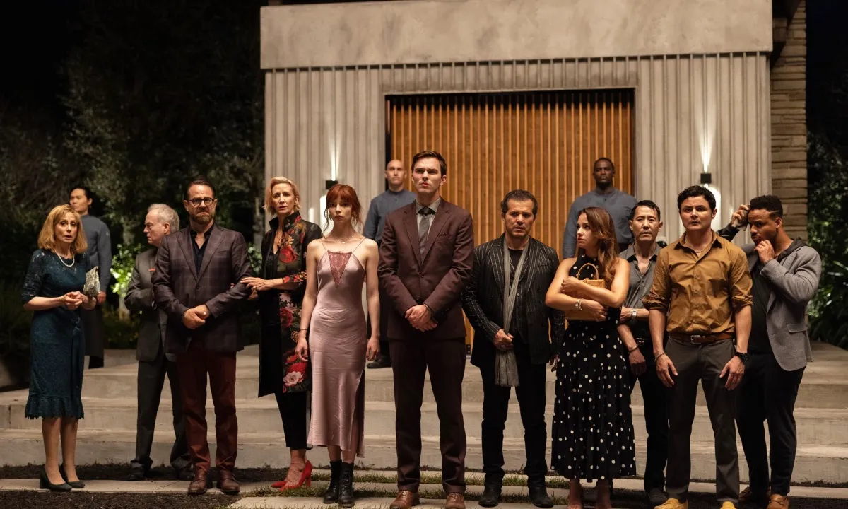 People stand outside a building in The Menu.