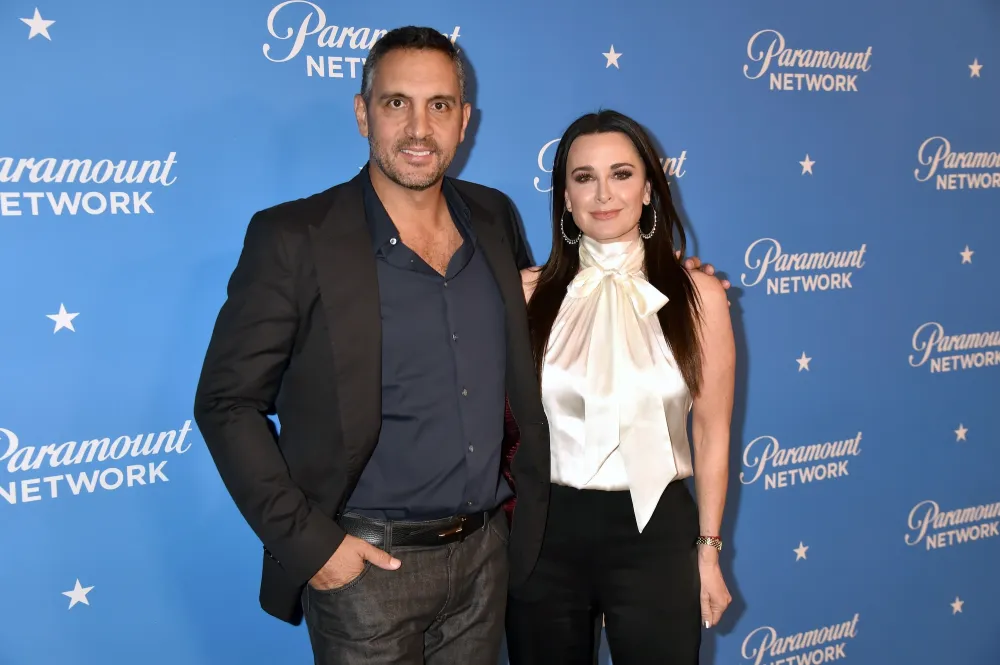 Kathy Hilton Still Checks in on Mauricio Umansky Amid Kyle Richards Split
