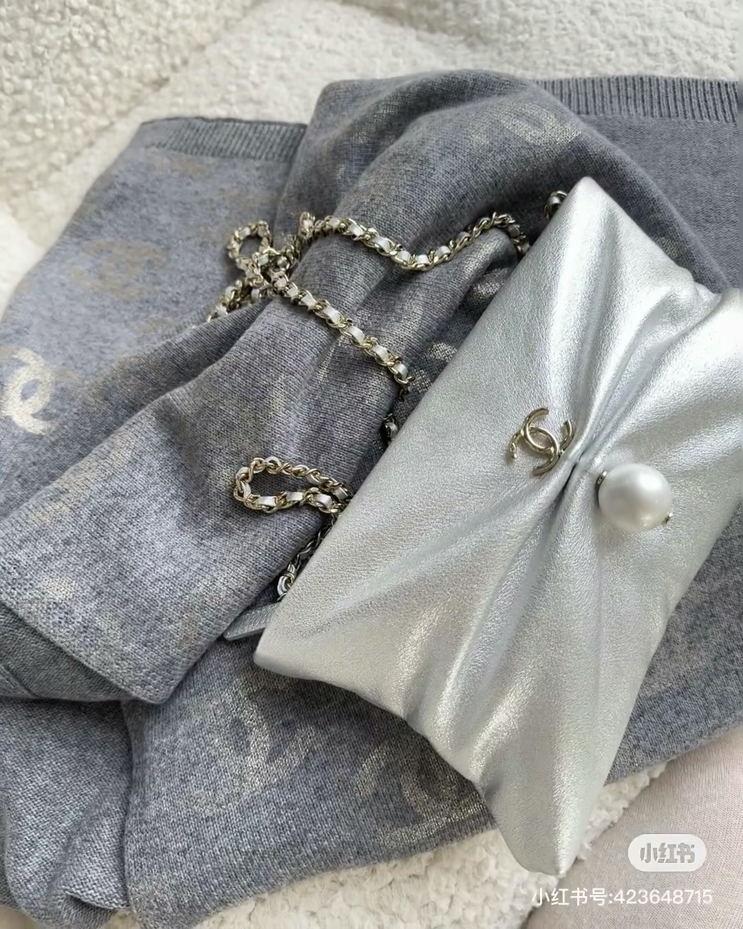 chanel 25 silver pearl Clutch with Chain 
