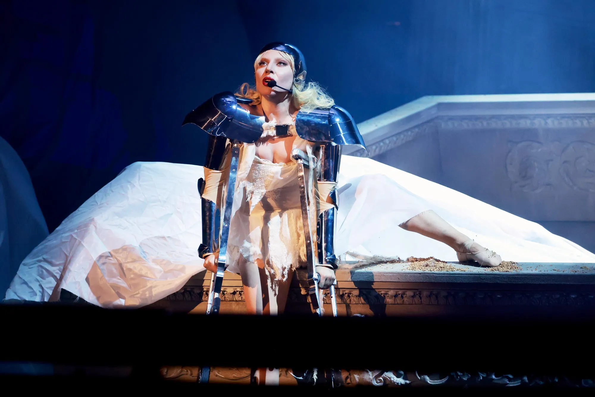 Lady Gaga Assures Coachella Fans Shes Singing Live After Microphone Issue