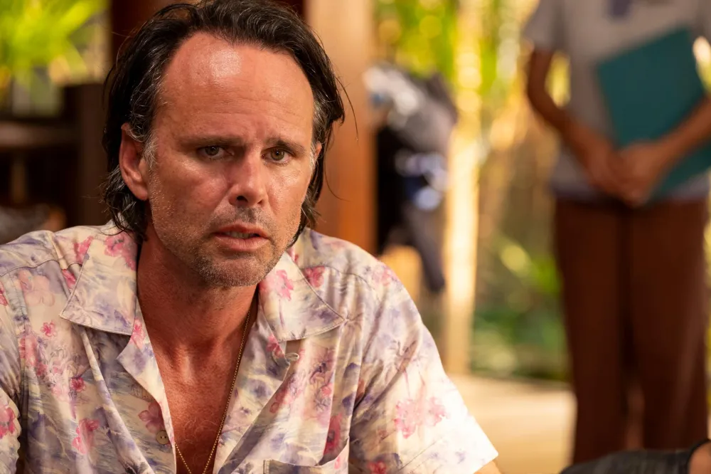 Walton Goggins Praises SNLs White Lotus Sketch That Mocked Aimee Lou Wood Amid Feud Rumors