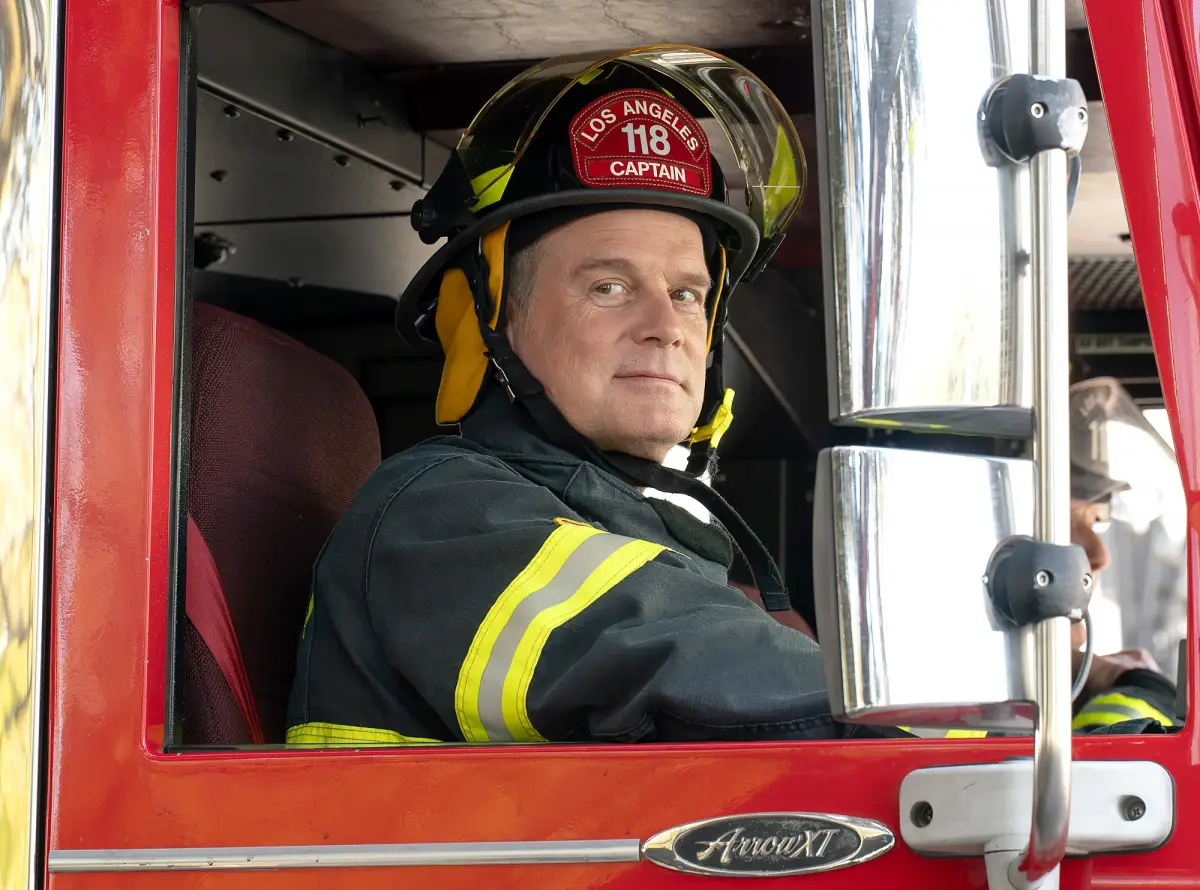 9-1-1s Oliver Stark and Aisha Hinds Share Return to Set Pics After Bobbys Shocking Death