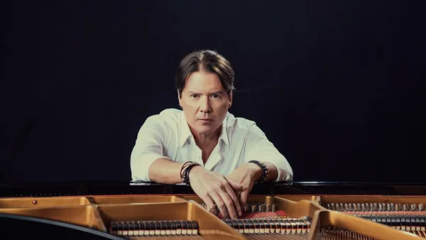 Arthur Hanlon, pianista, presenta su nuevo disco "Dos manos un mundo"