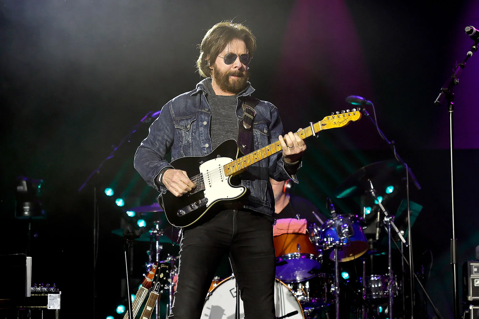 Brooks and Dunn Ronnie Dunn Alarms Fans by Walking Off Stage Mid Encore 2