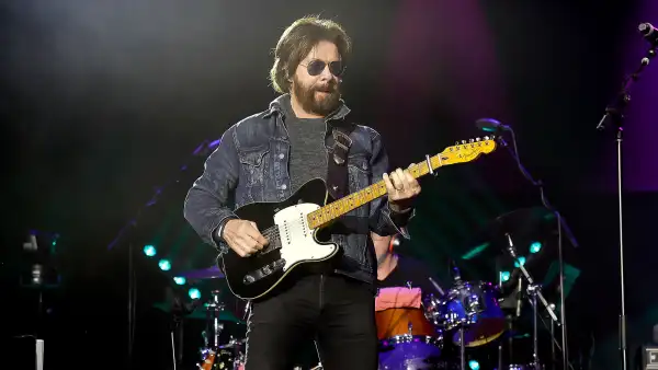 Brooks and Dunn Ronnie Dunn Alarms Fans by Walking Off Stage Mid Encore 2