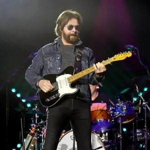 Brooks and Dunn Ronnie Dunn Alarms Fans by Walking Off Stage Mid Encore 2