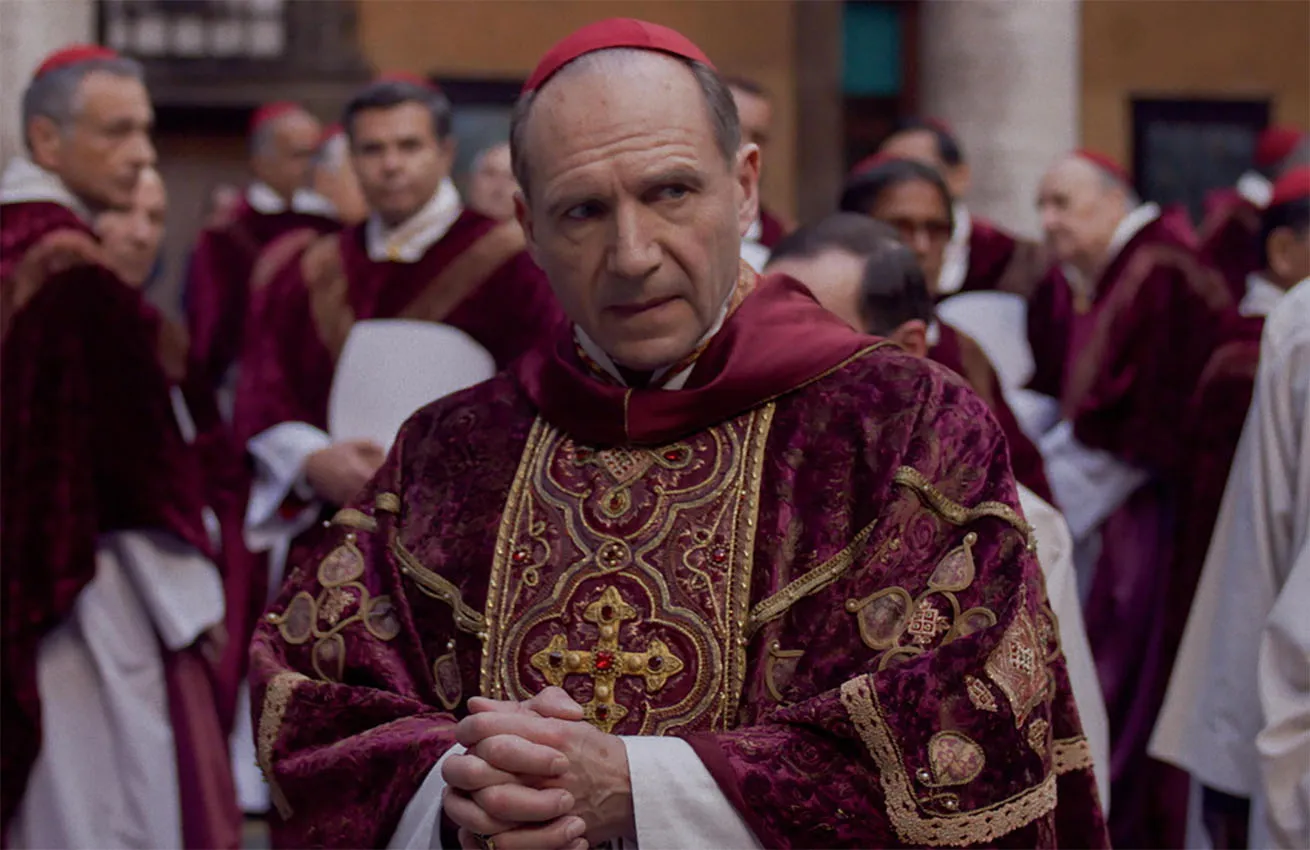 Ralph Fiennes in Conclave.