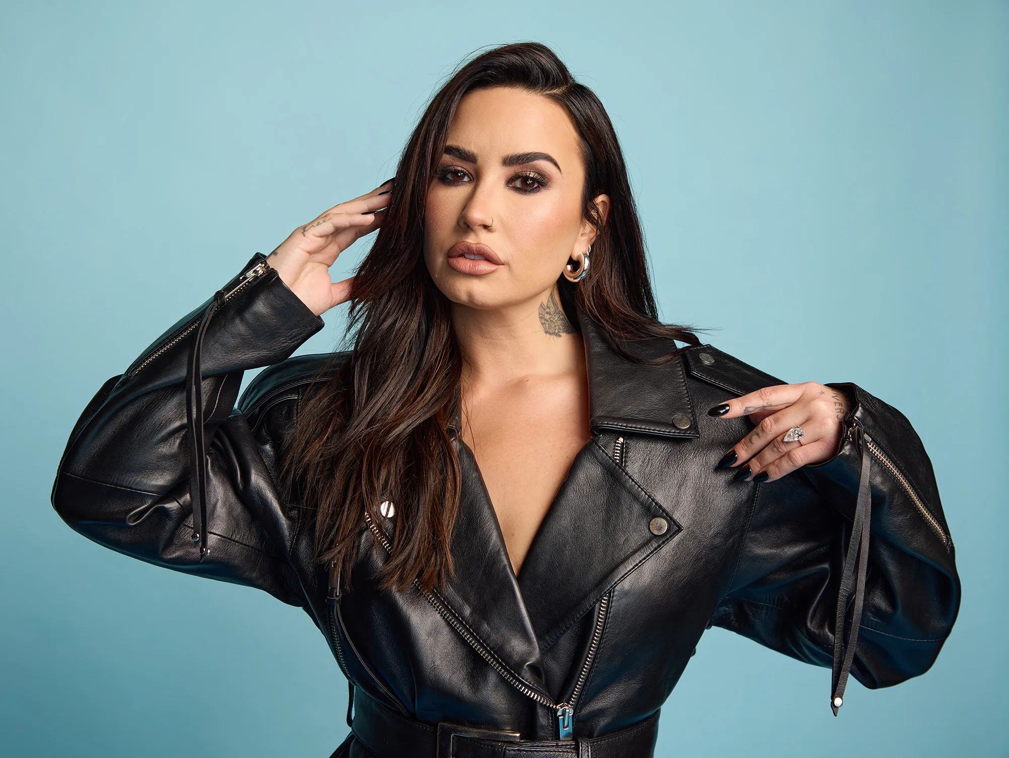 Demi Lovato Hilariously Removes Her Nose Ring