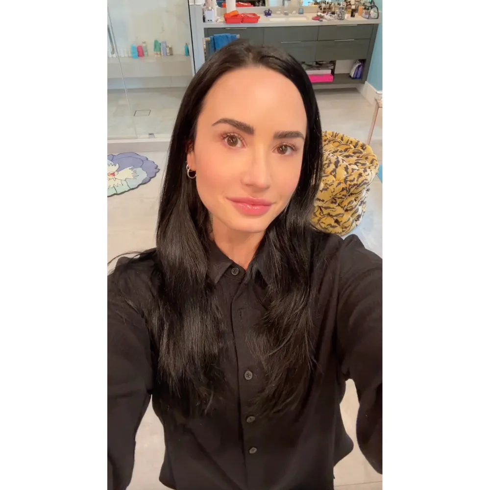 Demi Lovato Hilariously Removes Her Nose Ring