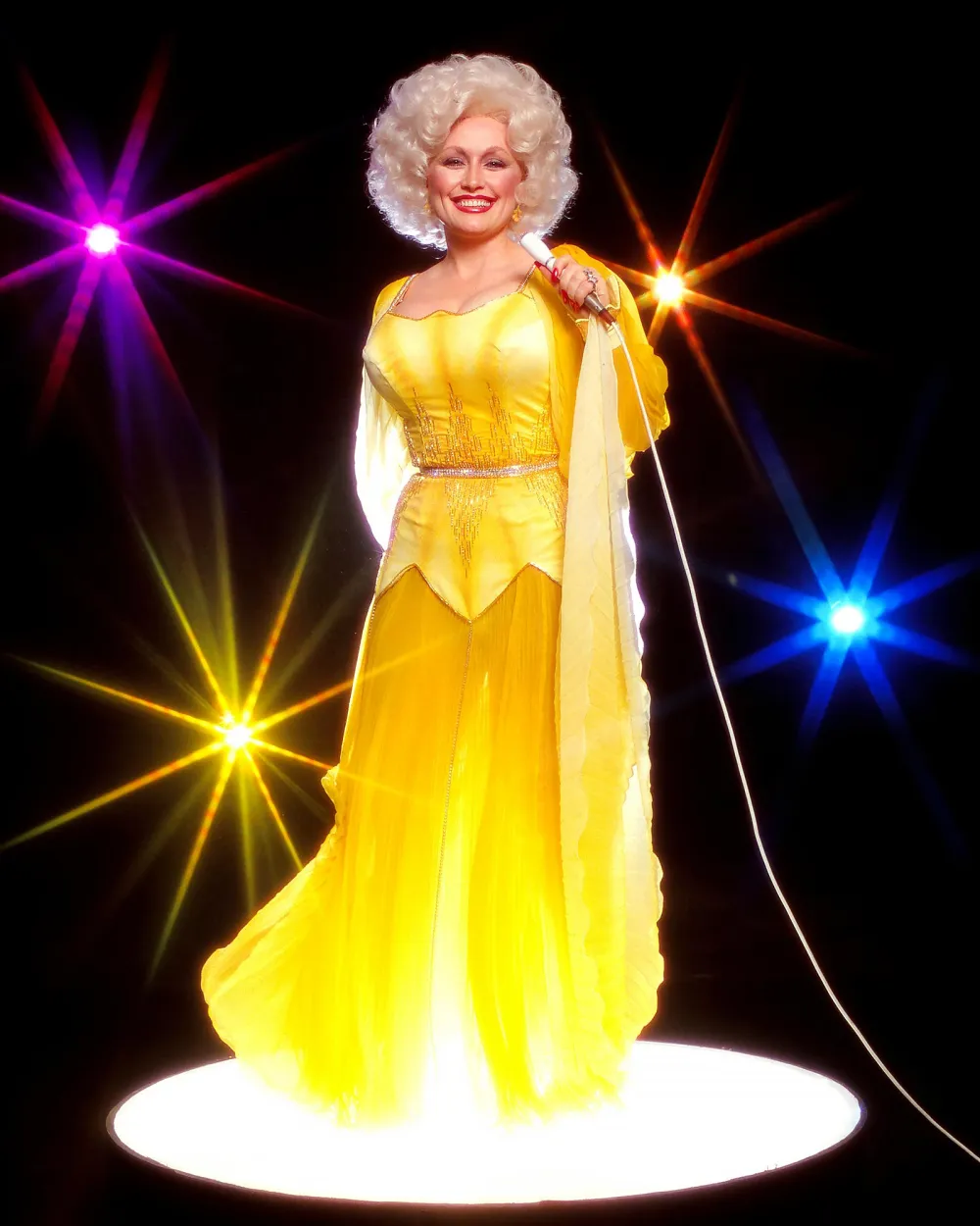 Dolly Parton Wants to Look Artificial
