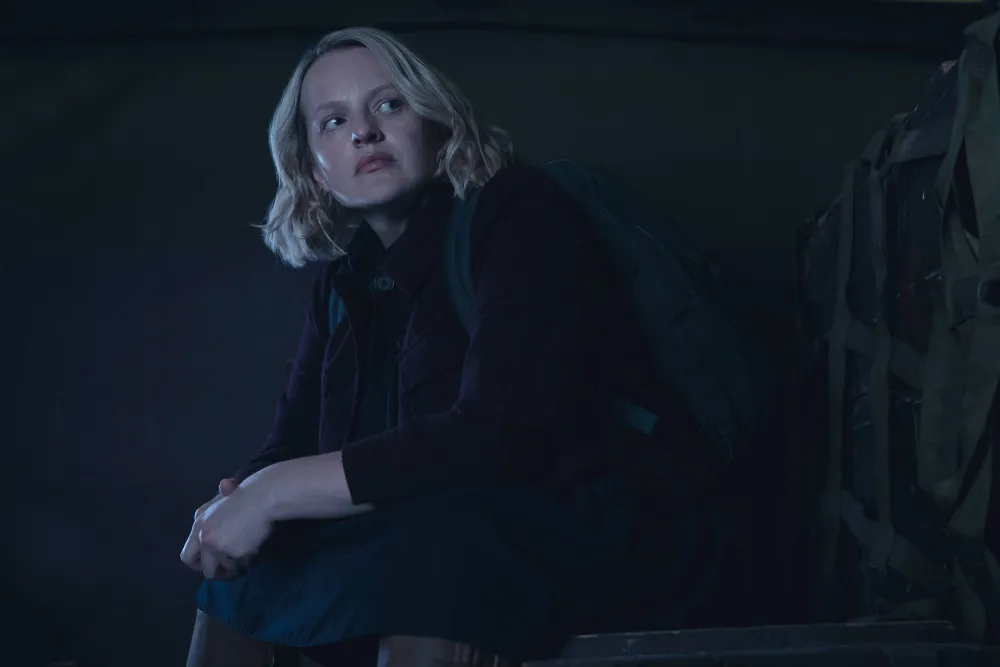 Elisabeth Moss Now Knows Which The Handmaids Tale Crew Member Asked for her underwear