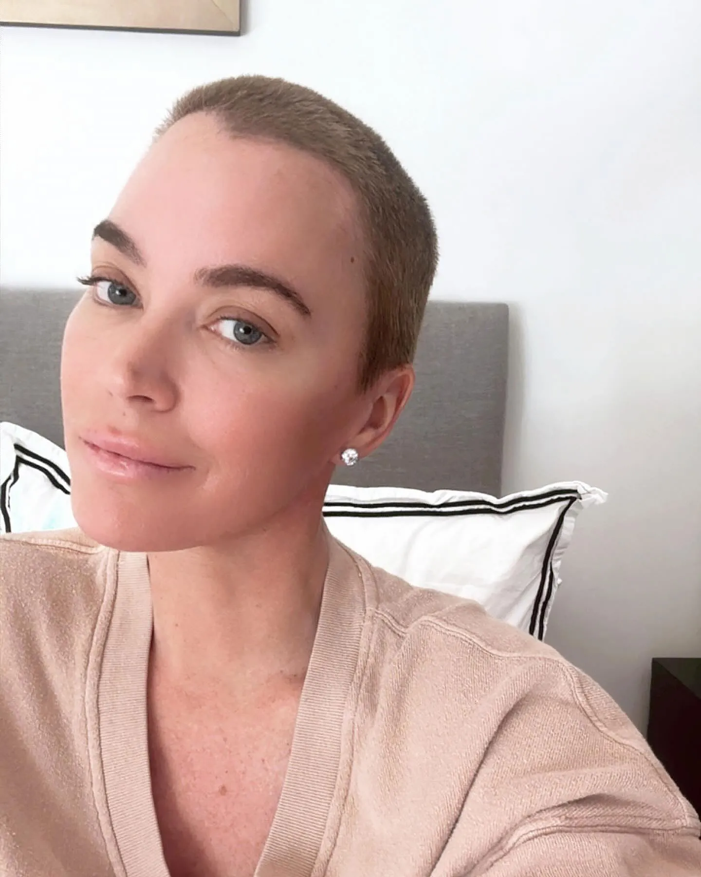 Feature Teddi Mellencamp Uses Lots of Makeup While Filming Hairless Cat