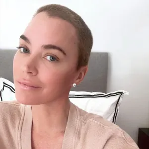 Feature Teddi Mellencamp Uses Lots of Makeup While Filming Hairless Cat