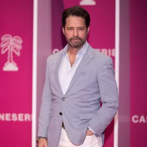 GettyImages-2146925077 Jason Priestley on Luke Perry Shannen Doherty Deaths
