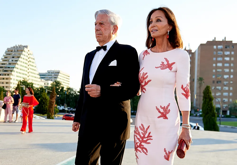 Mario Vargas Llosa e Isabel Preysler en Valencia, Espa&ntilde;a.