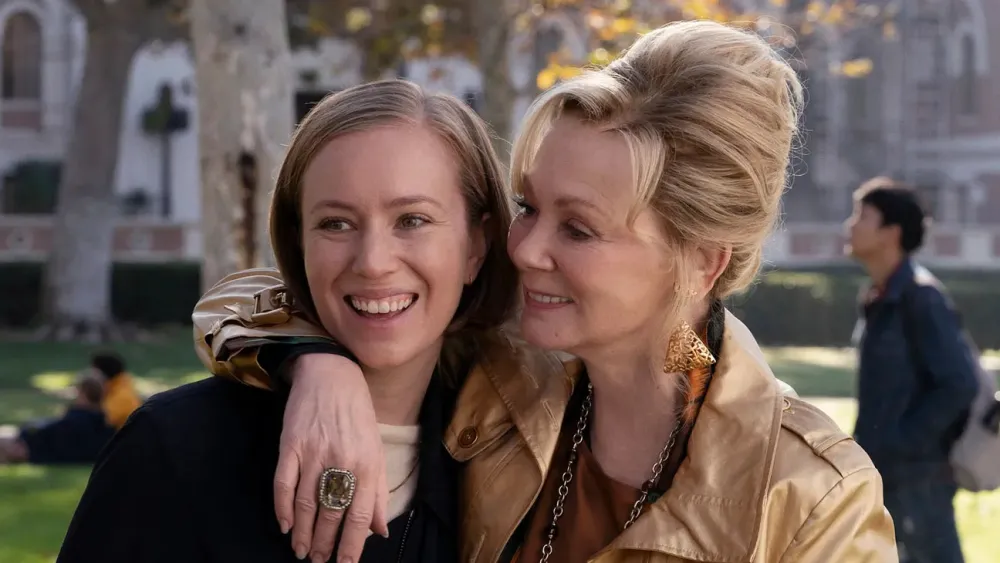 Hannah Einbinder hugs Jean Smart in Hacks.