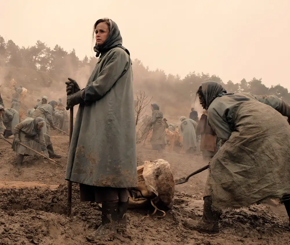 Handmaid Tale EP Dodges Question About Whether Alexis Bledel Will Return