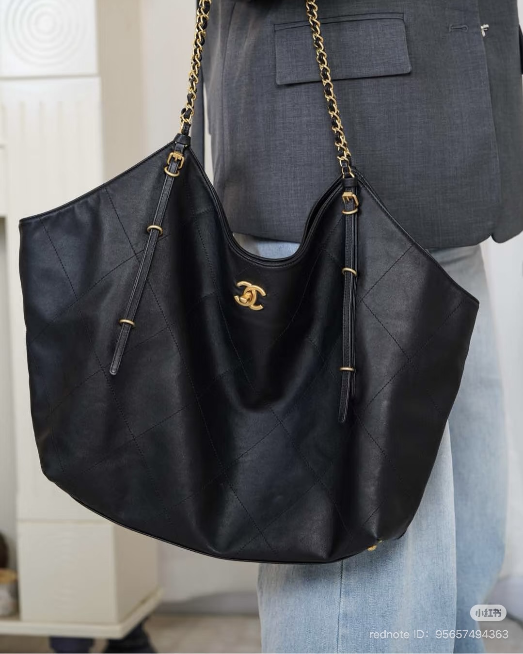 chanel 25s Maxi Shopping Bag