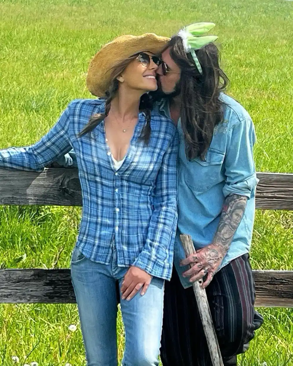 Inside Billy Ray Cyrus and Elizabeth Hurley s Recent Romance They Really Understand Each Other 154