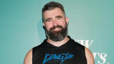 Jason Kelce Has the Perfect Response to Someone Comparing the Tush Push to Giving Birth 325