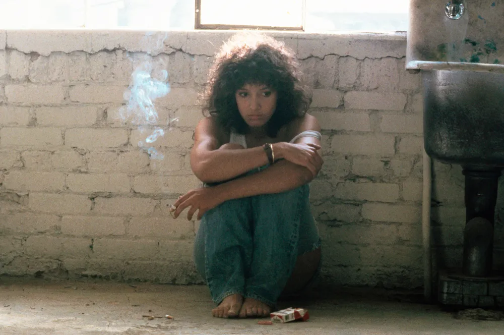 Jennifer Beals Reveals What She Kept From the Flashdance Set