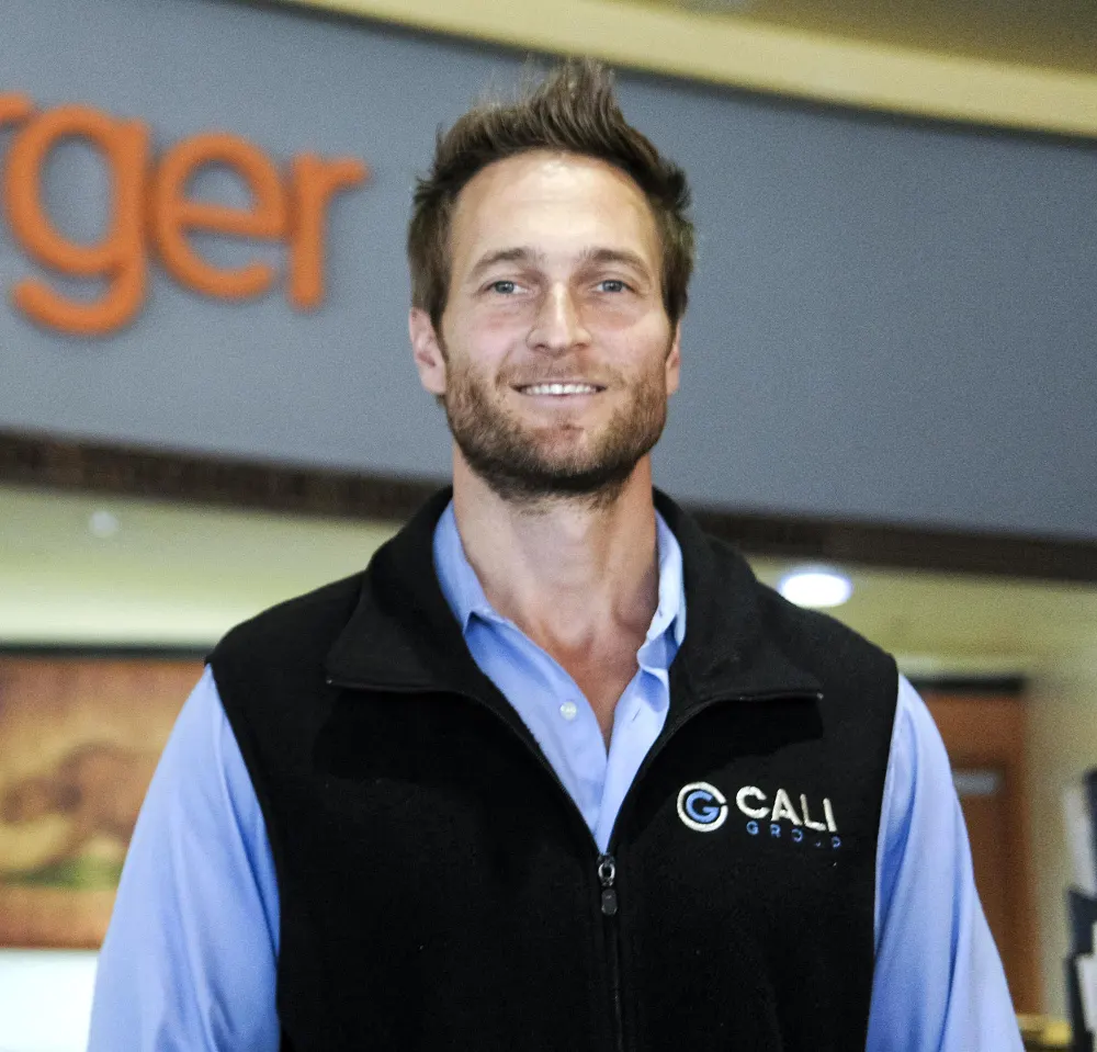 Jennifer Garner and Boyfriend John Miller Pack on the PDA During Rare Outing