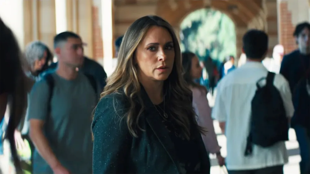Jennifer Love Hewitt Gets Hooked Back Into Chaos in I Know What You Did Last Summer
