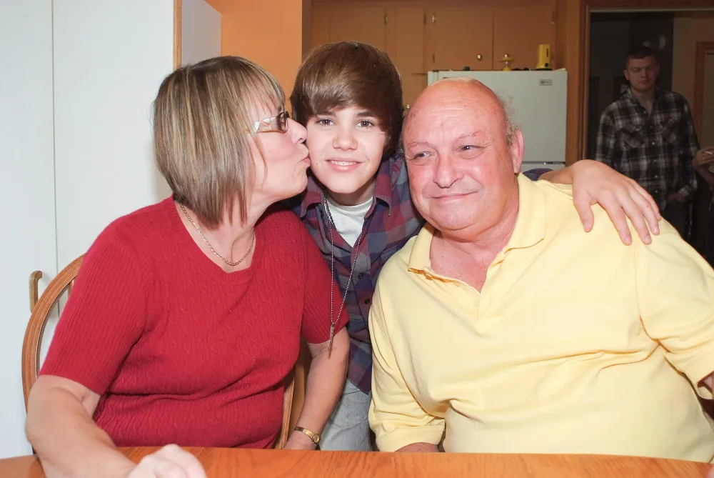 Justin Bieber Mourns Grandfather s Death 318